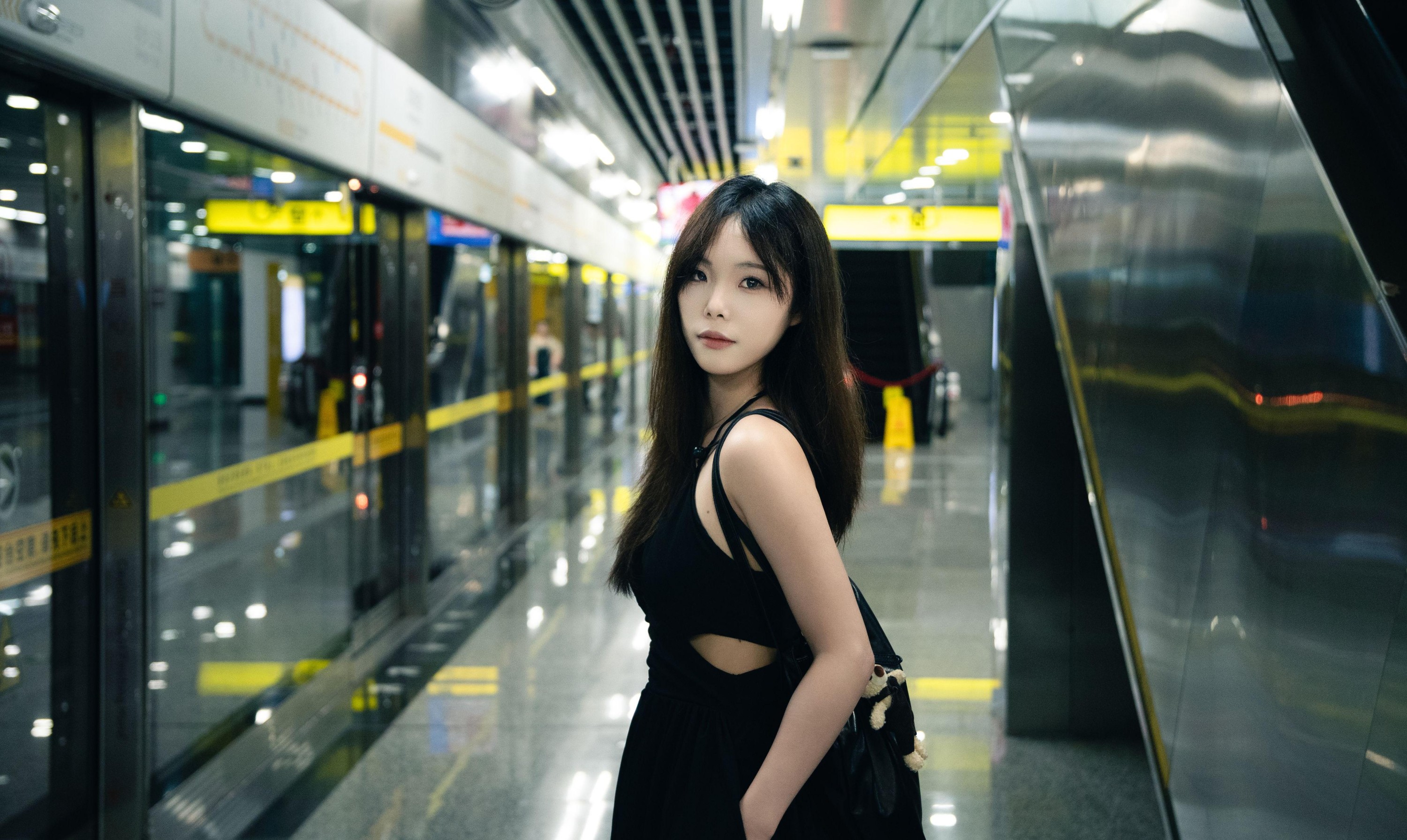 图片[2]-苏打饼干 – 《地铁站暗调》[17P]-COS写真在线网