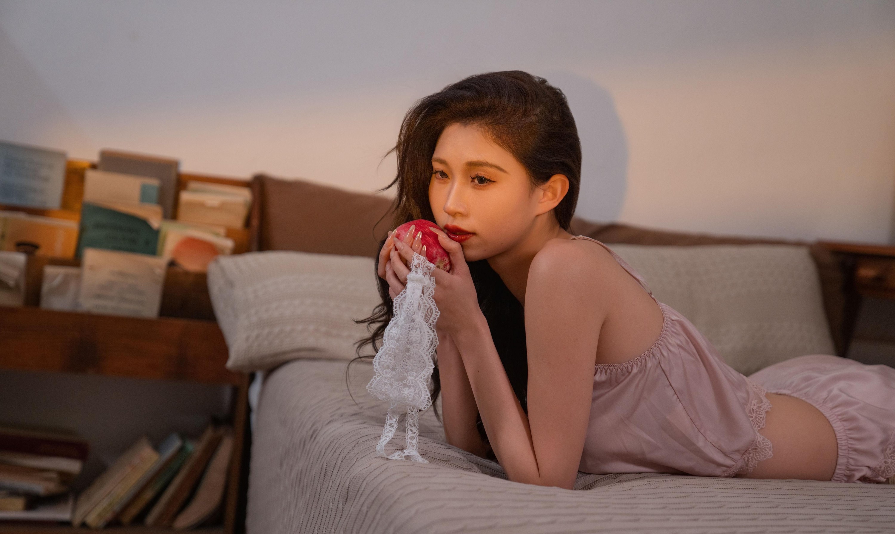 图片[2]-六六 – 《蕾丝与缎的絮语》[33P]-COS写真在线网