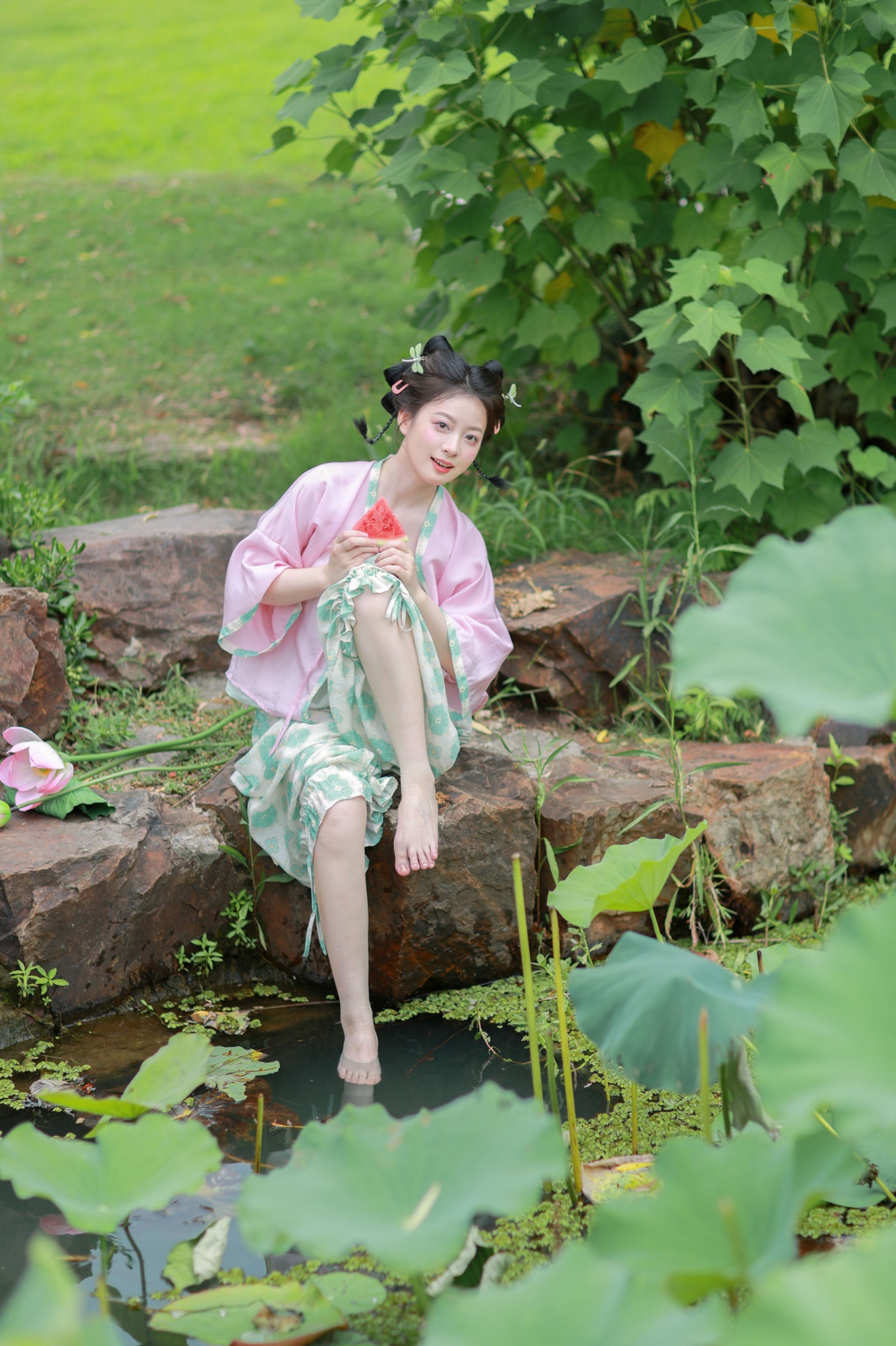 图片[4]-小猫鱼干 – 《树荫照水弄晴柔，闲看蜻蜓立荷头》[13P]-COS写真在线网