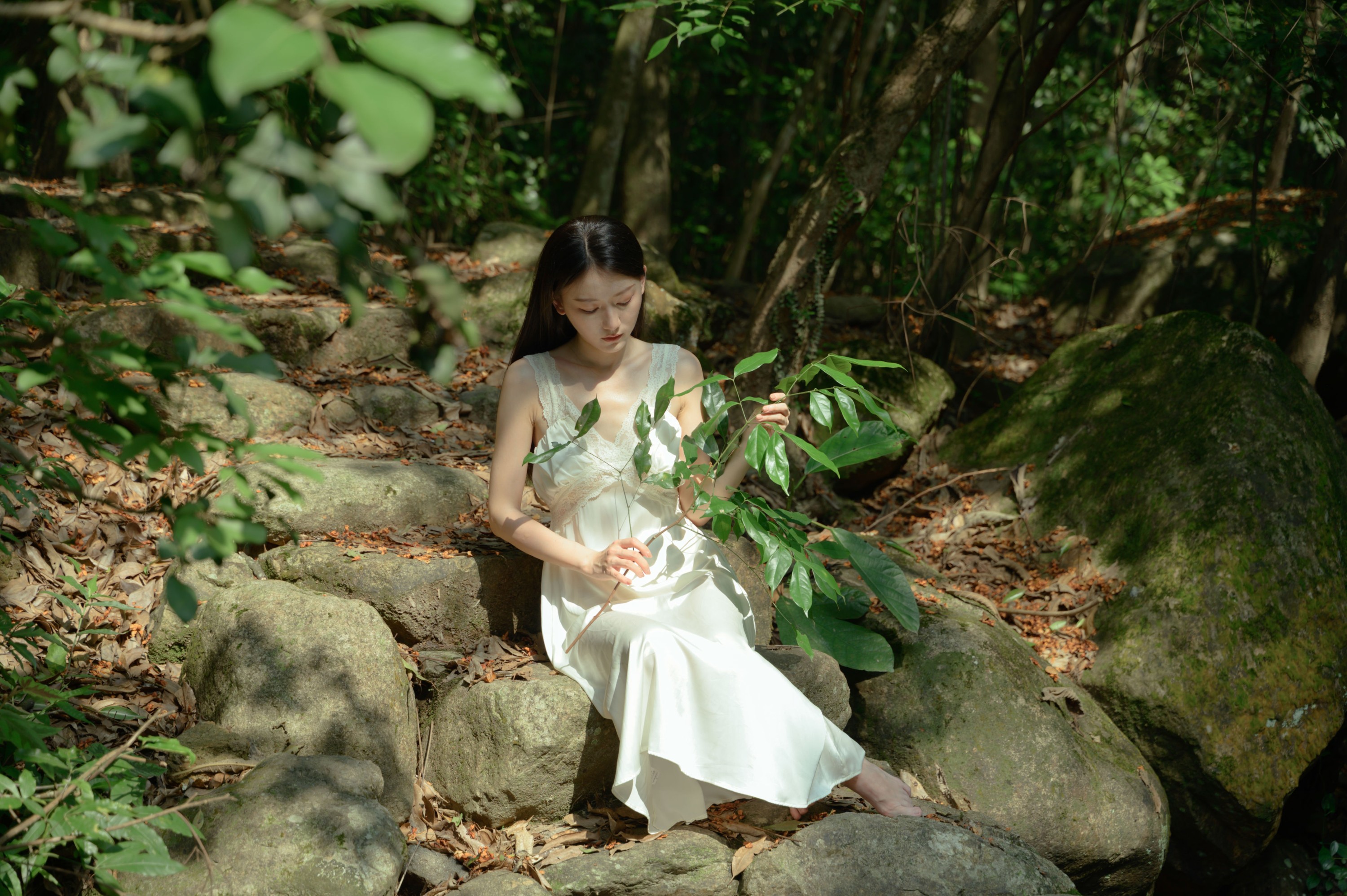小月 – 《夏天已到悬铃木》[28P]-COS写真在线网