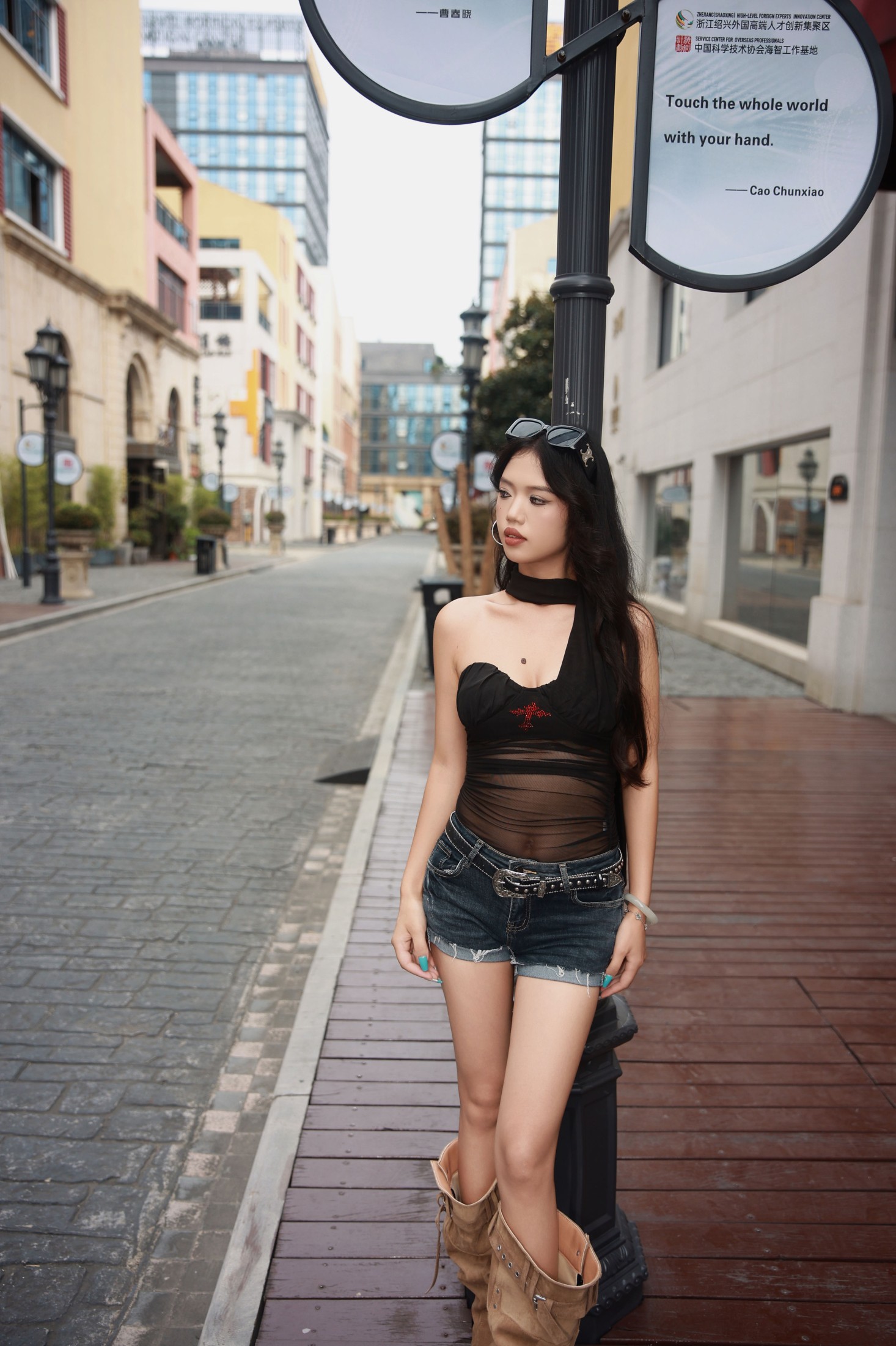 王xx – 《美式杂志街拍》[30P]-COS写真在线网