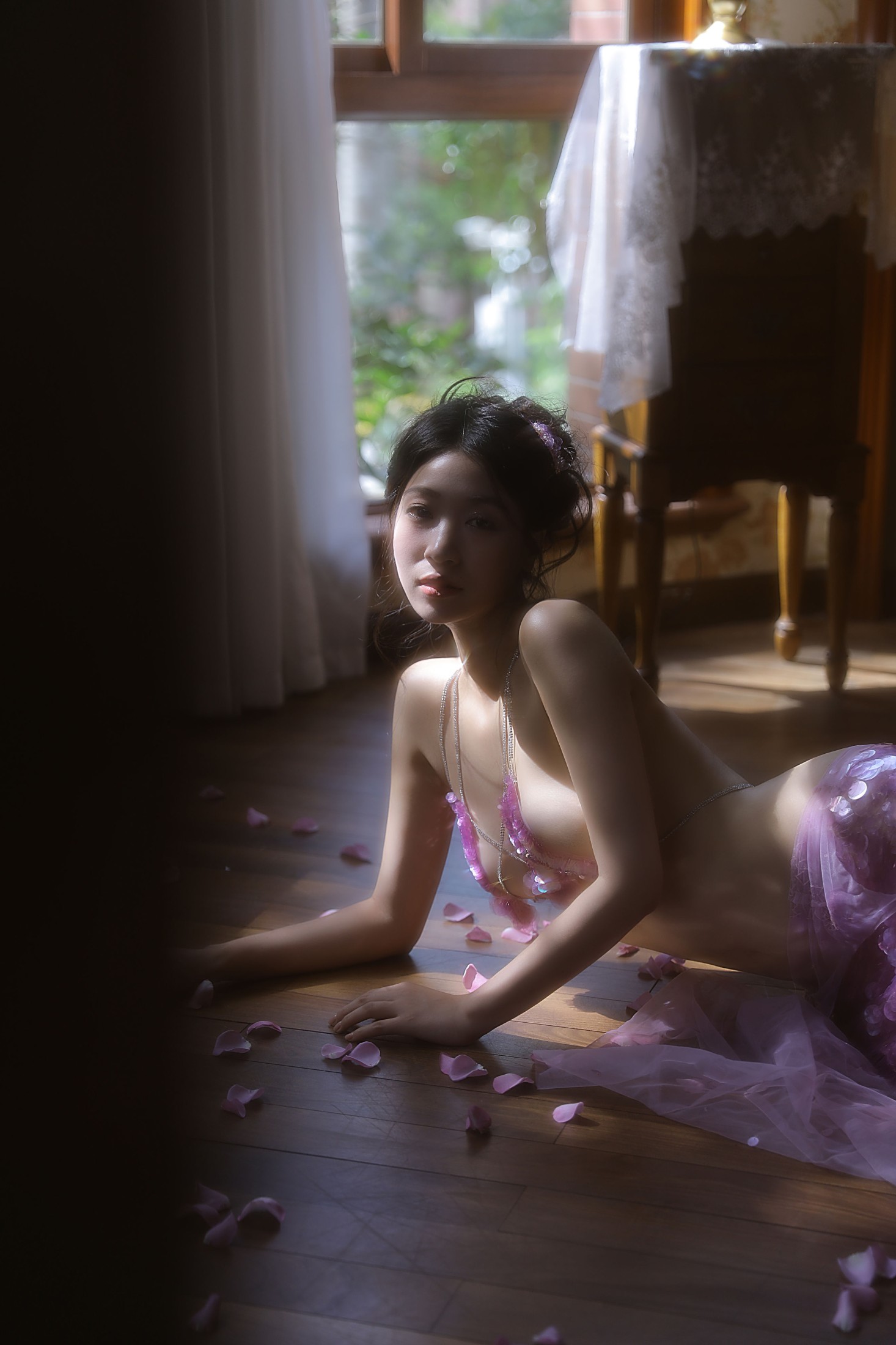 鹿尾儿儿 – 《紫》[13P]-COS写真在线网