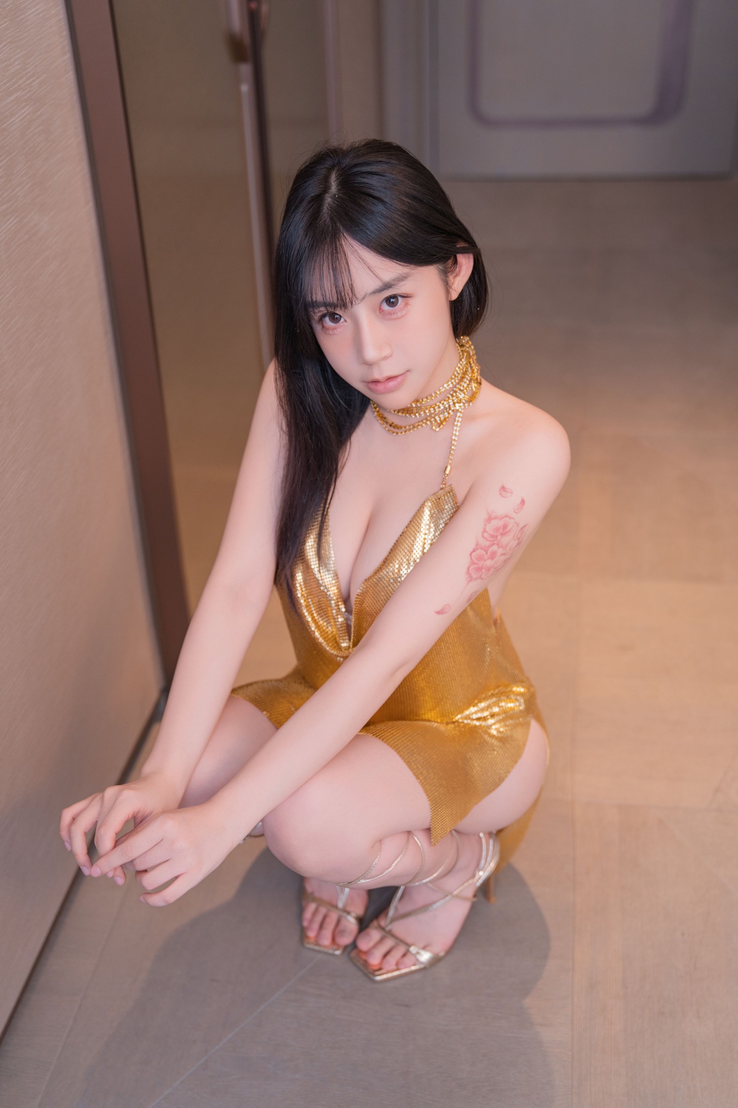 一元同学Jodie – 《金色传说》[52P]-COS写真在线网