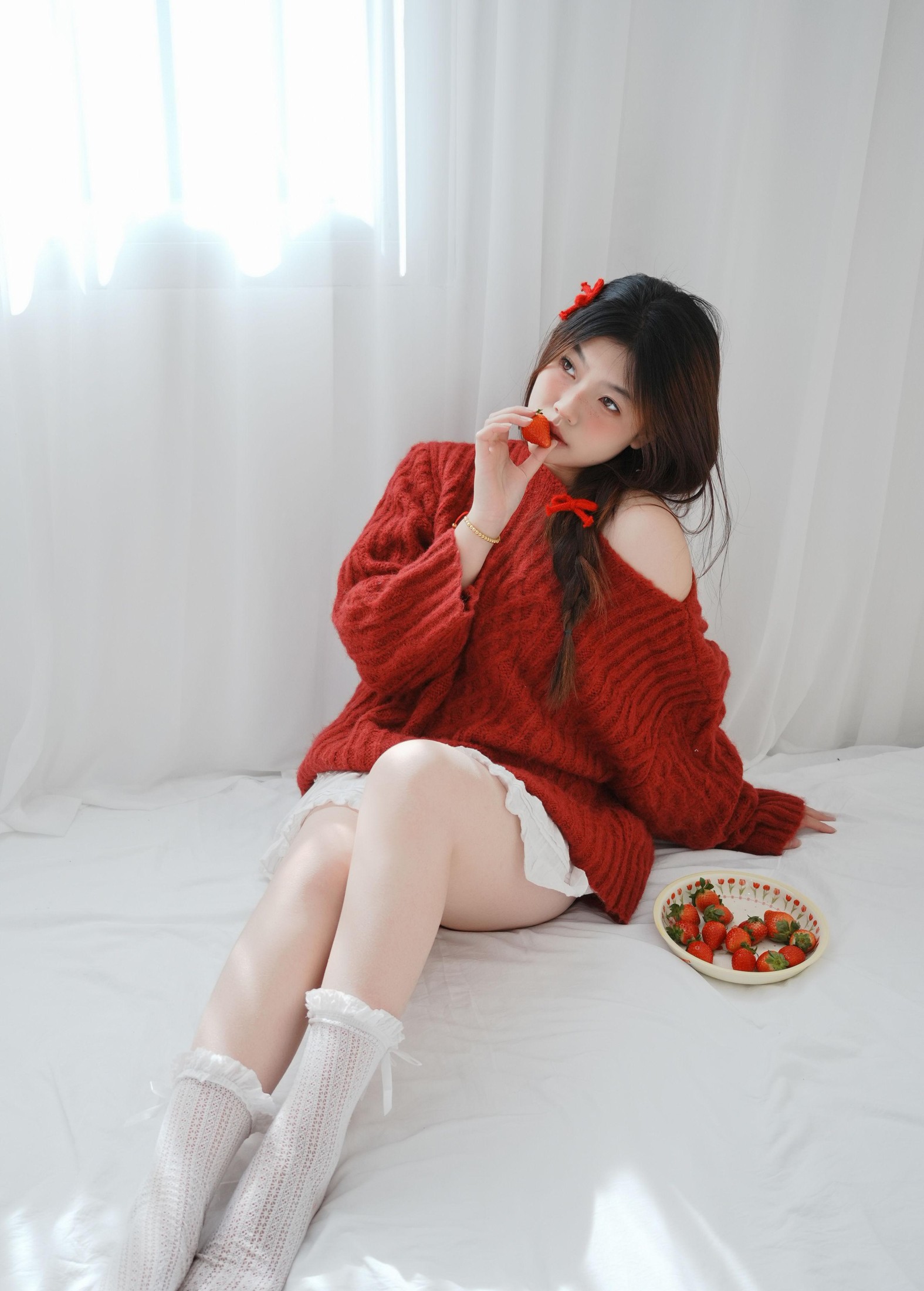 图片[2]-静静已 – 《草莓 小白裙室内》[16P]-COS写真在线网