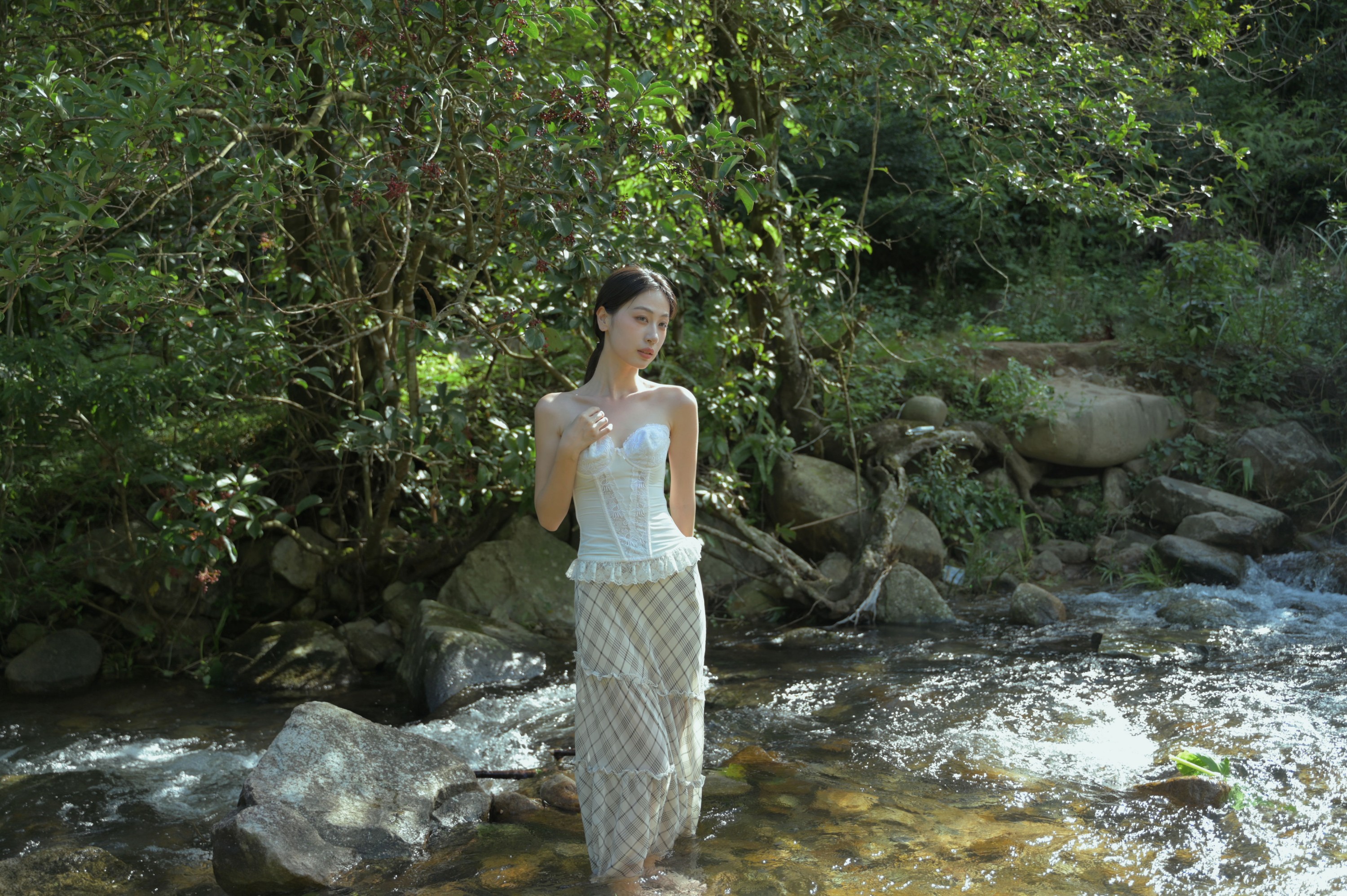 依依 – 《允许你的生命如溪水流动》[39P]-COS写真在线网