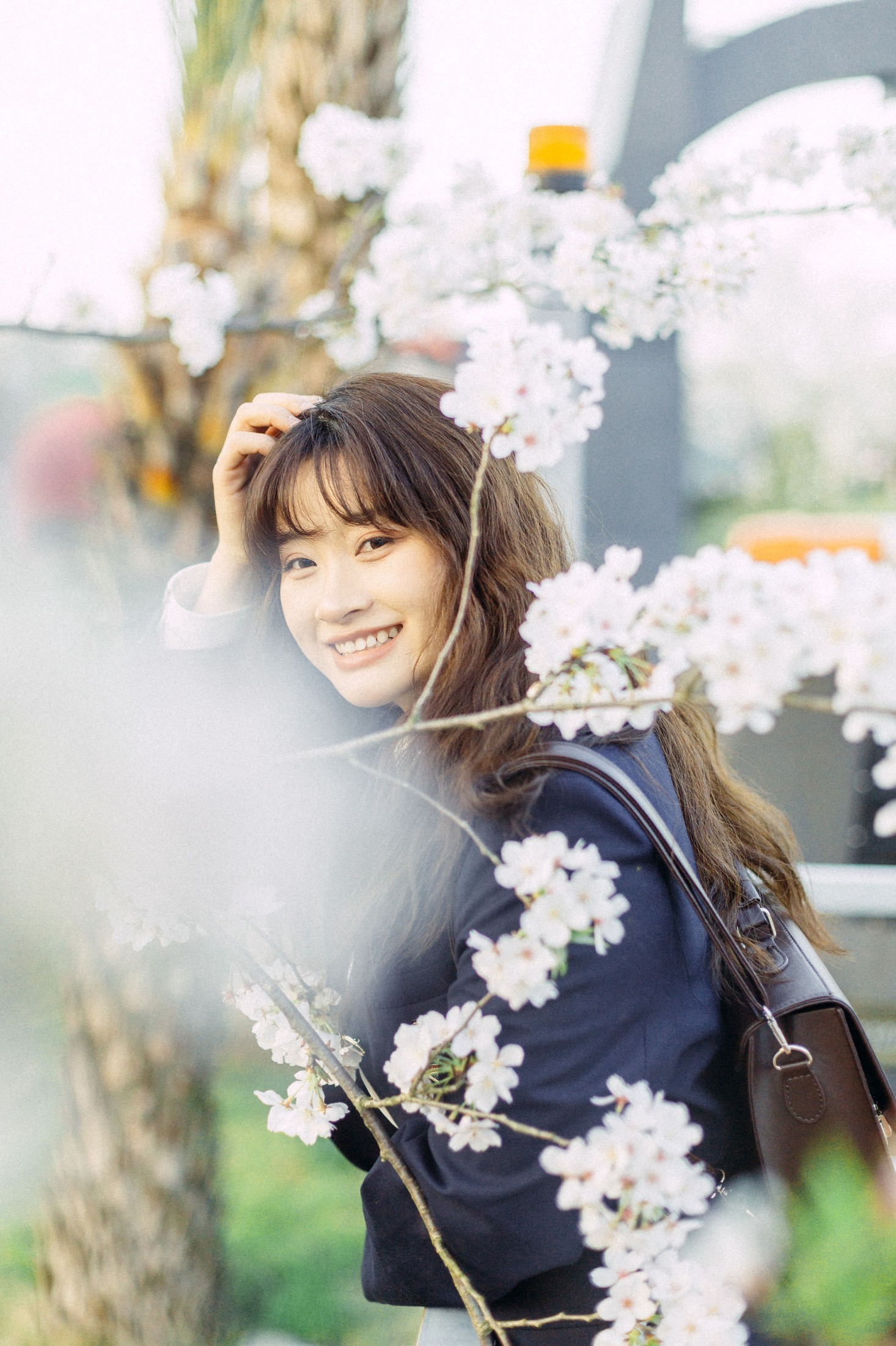 是三三吖 – 《樱花树下》[18P]-COS写真在线网