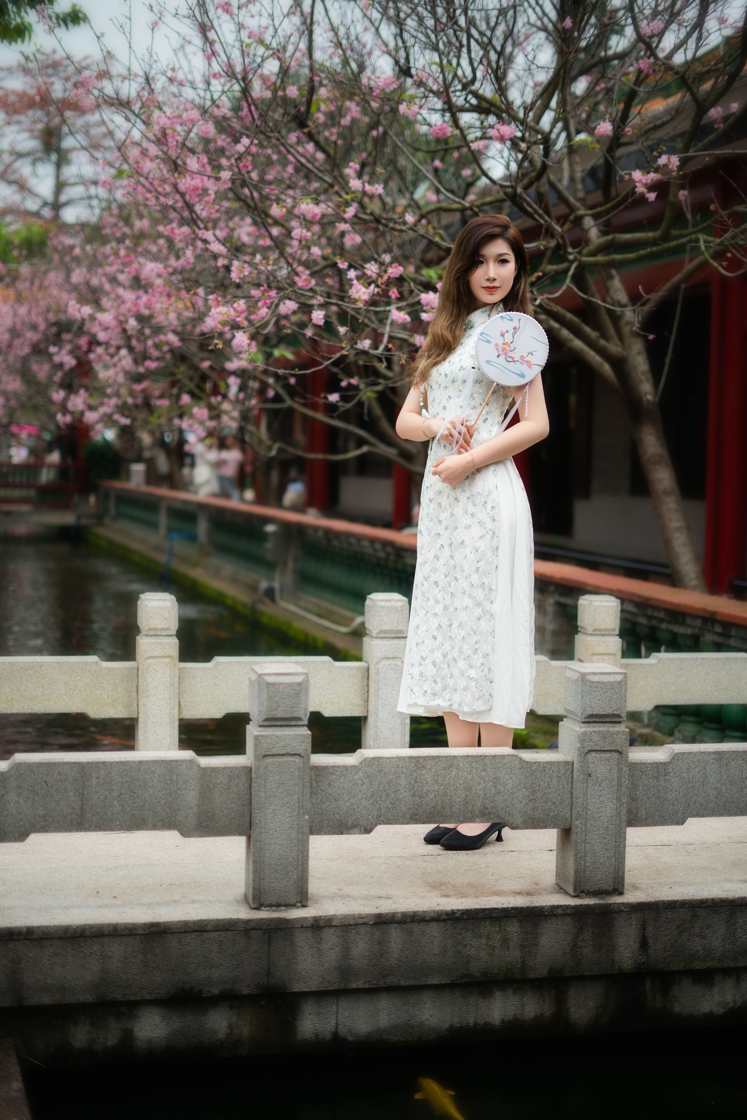 辣鼻小新 – 《旗袍美女》[15P]-COS写真在线网