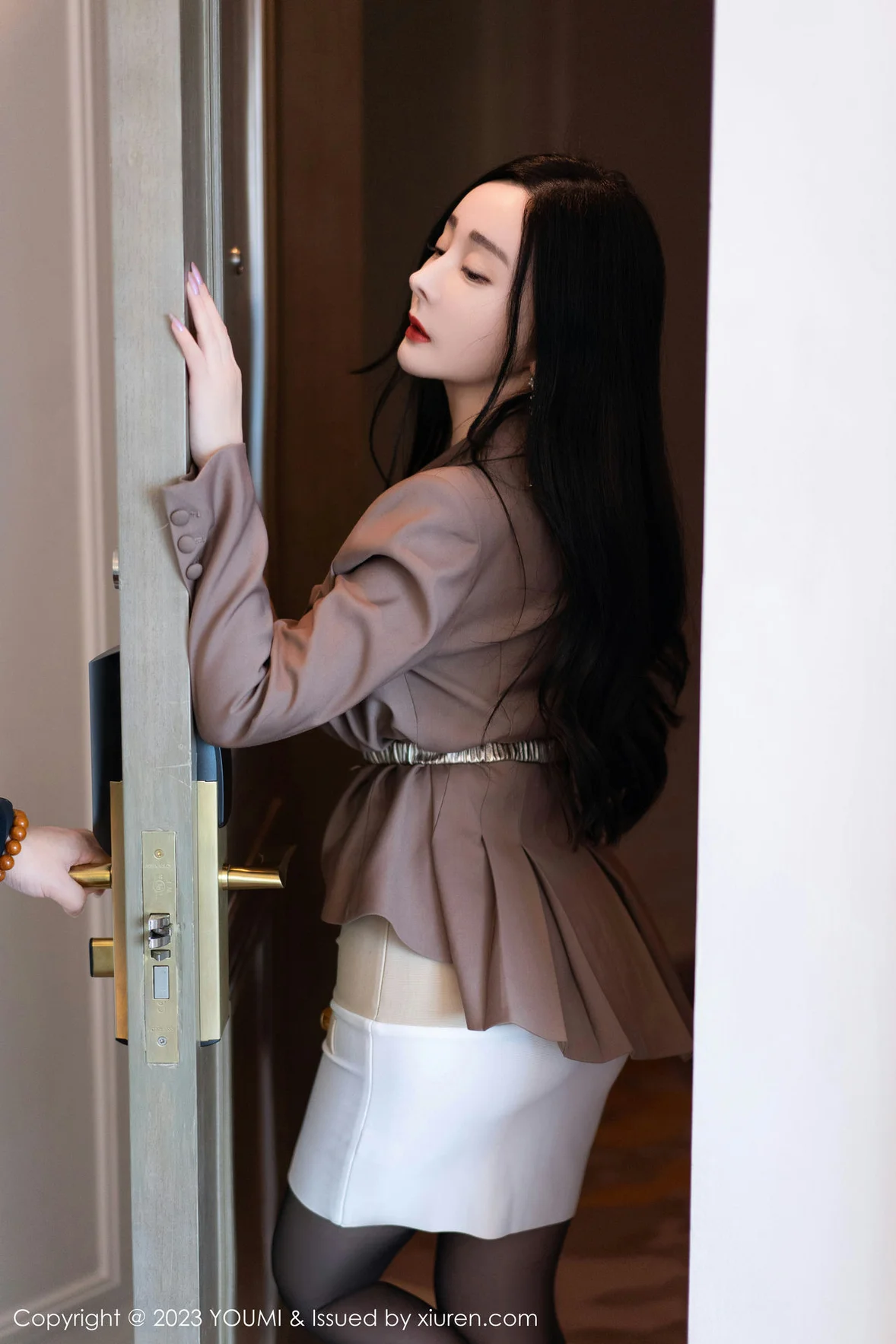 图片[2]-尤蜜荟 Vol.950 允爾 魅惑黑丝性感写真 [74P]-COS写真在线网
